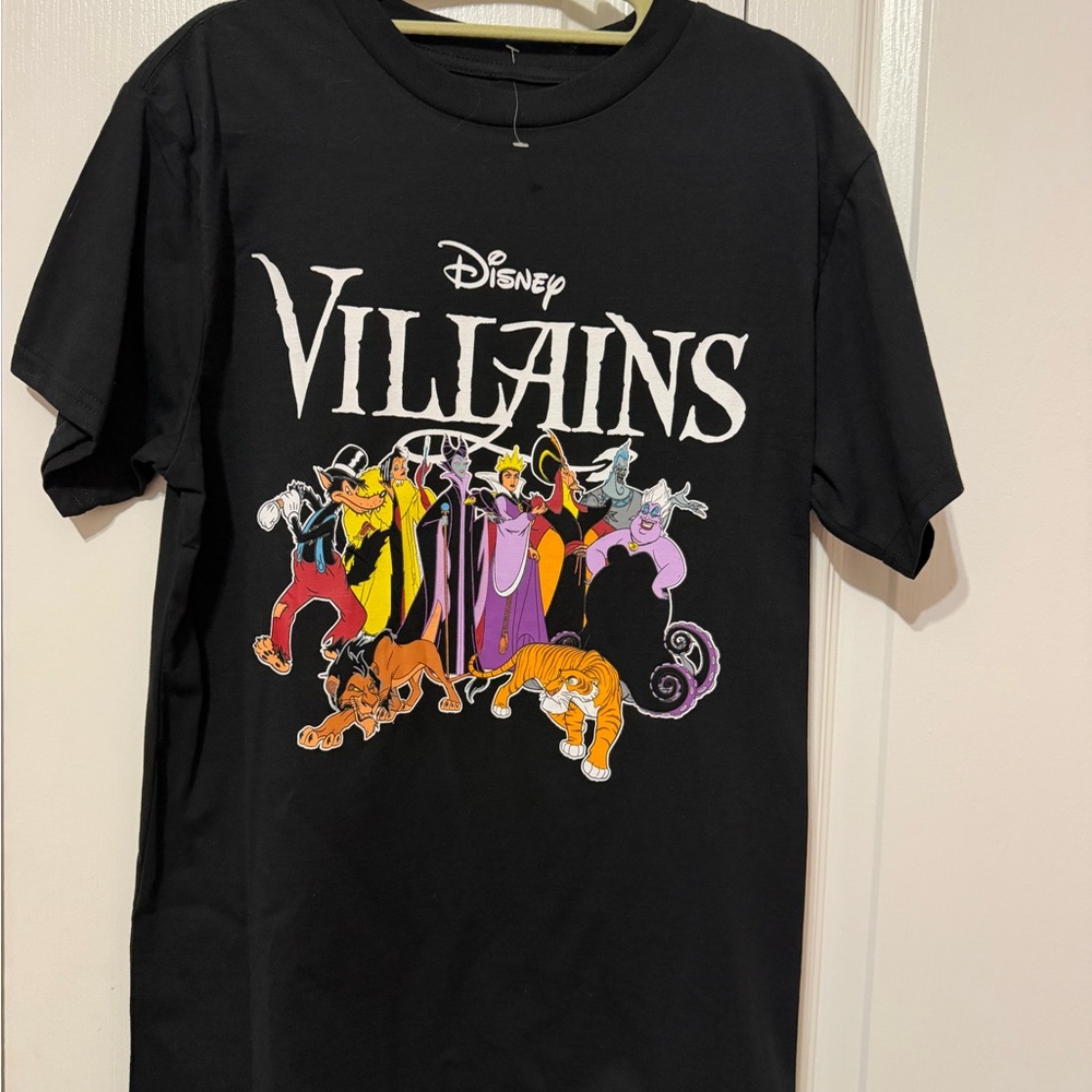 Disney Villains Black T-Shirt women’s medium